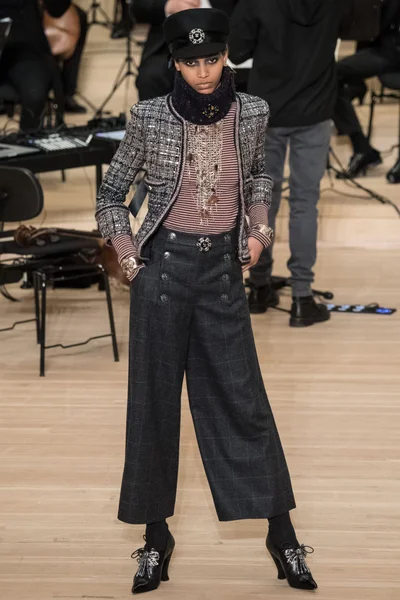 Look 29